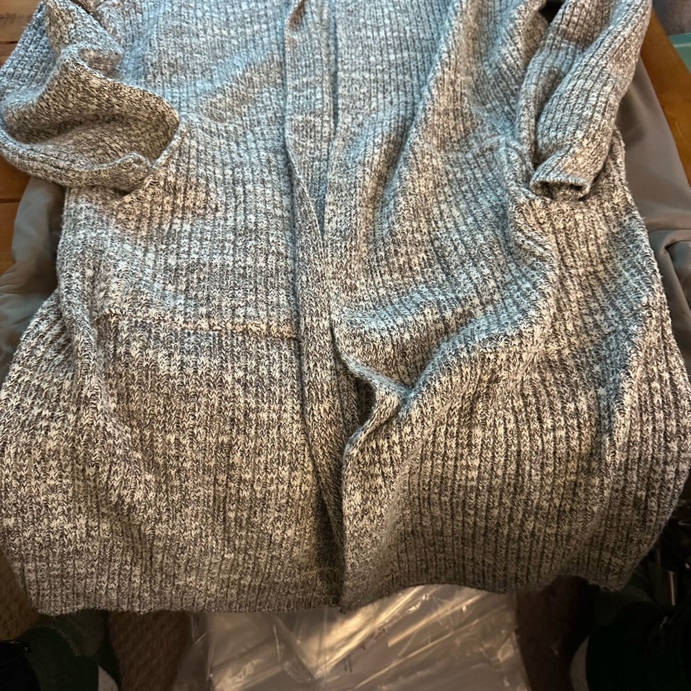 Universal Thread Women's Textured Gray Sweater - image 5